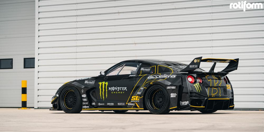  Nissan GT-R with Rotiform LHR